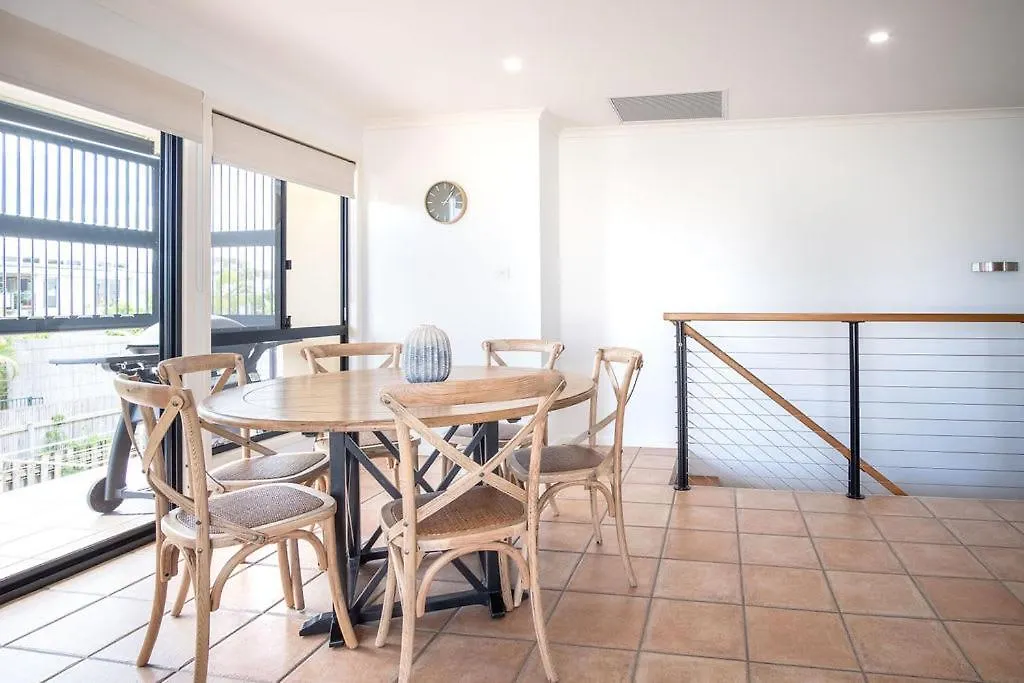 Stones Throw To Shelly Beach, Pet Friendly! Caloundra Nyaraló